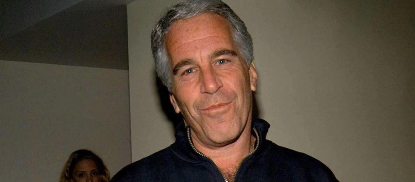 Σκάνδαλο Επστάιν: Στη δημοσιότητα φωτογραφία που κοιμίζει ανήλικο παιδί στην αγκαλιά του (φωτό)